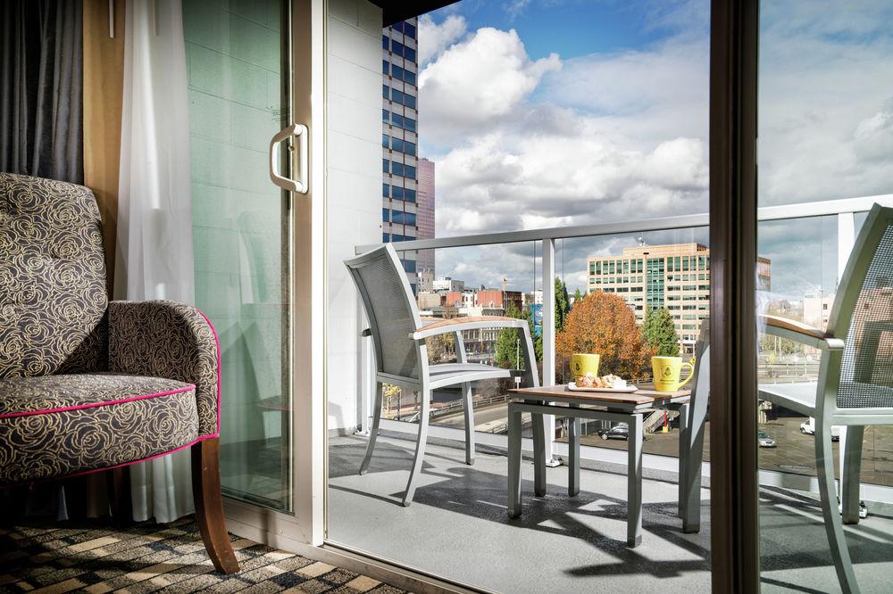 Hotel Staypineapple, Rose, Downtown Portland