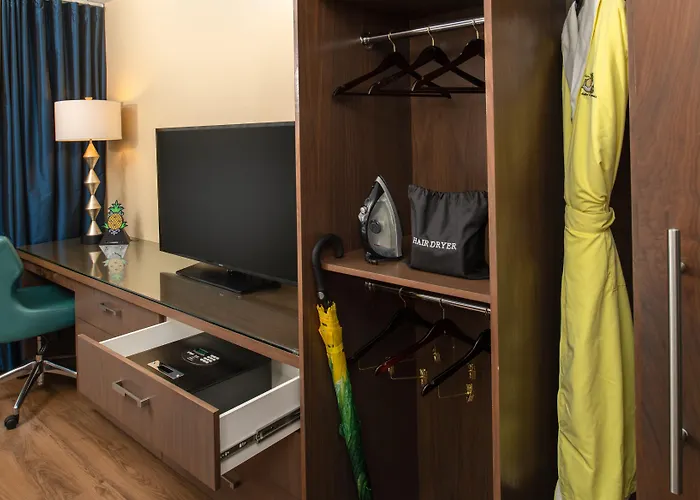 Staypineapple, Hotel Rose, Downtown Portland