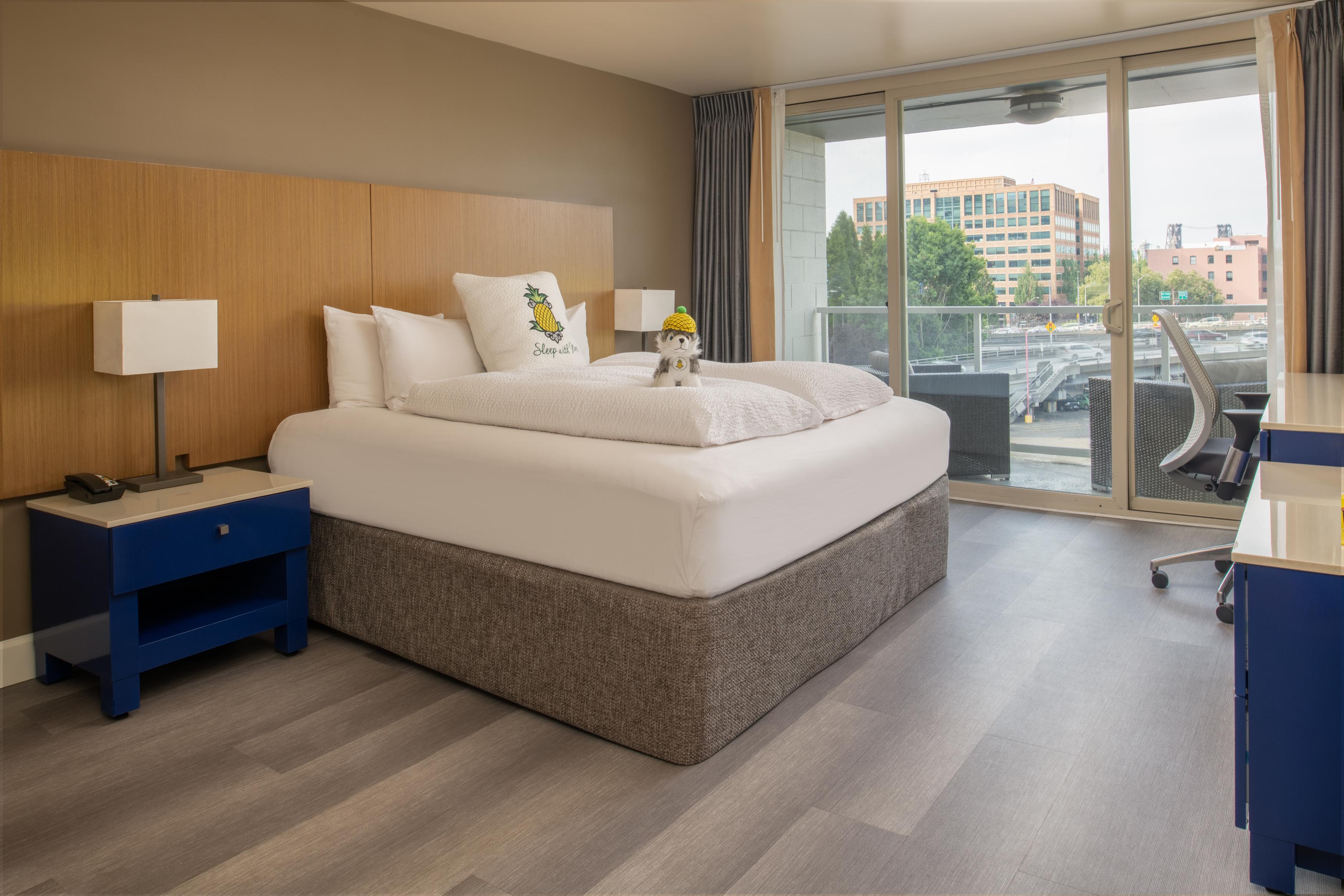 Staypineapple, Rose, Downtown Hotel