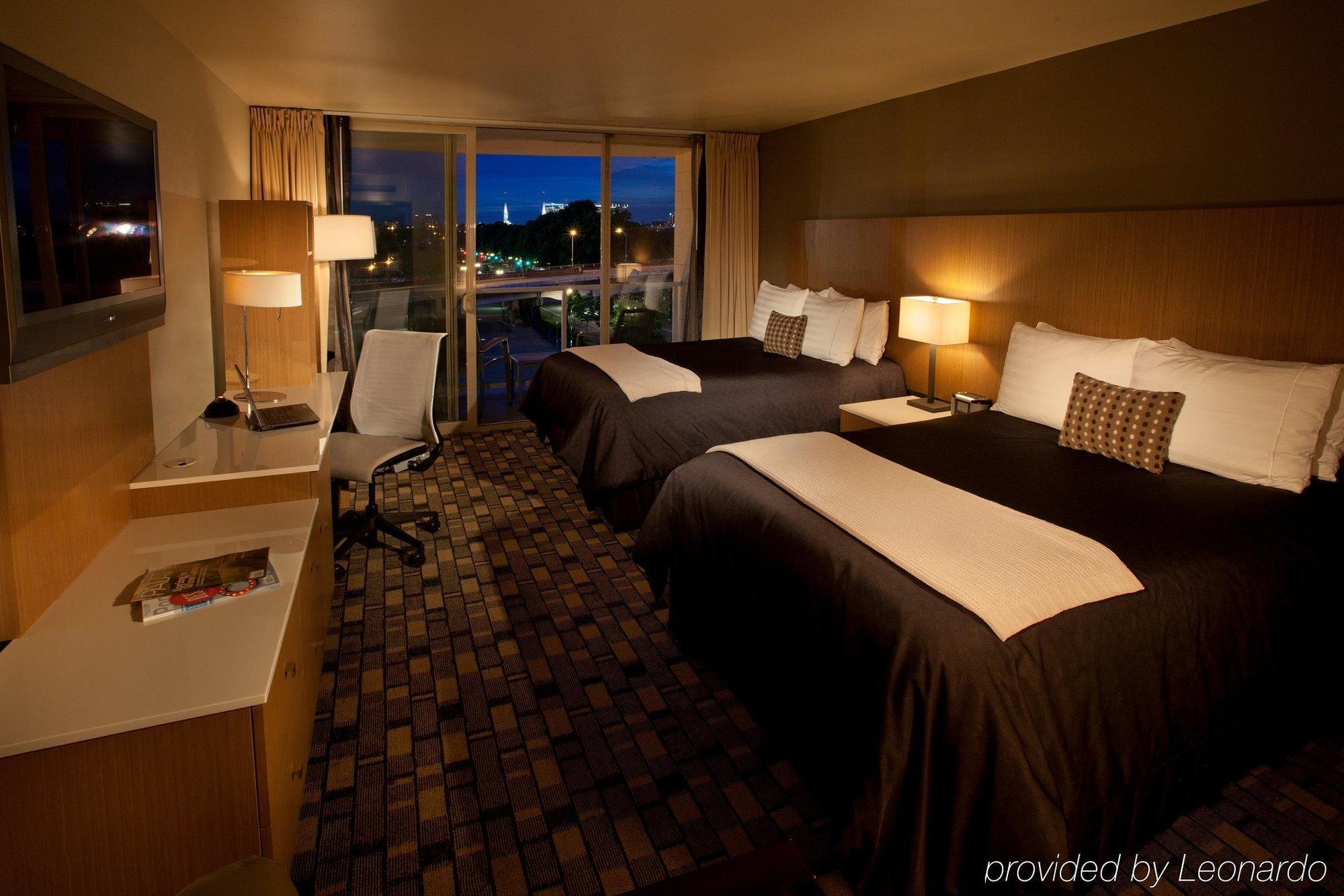 Staypineapple, Rose, Downtown 4* Portland