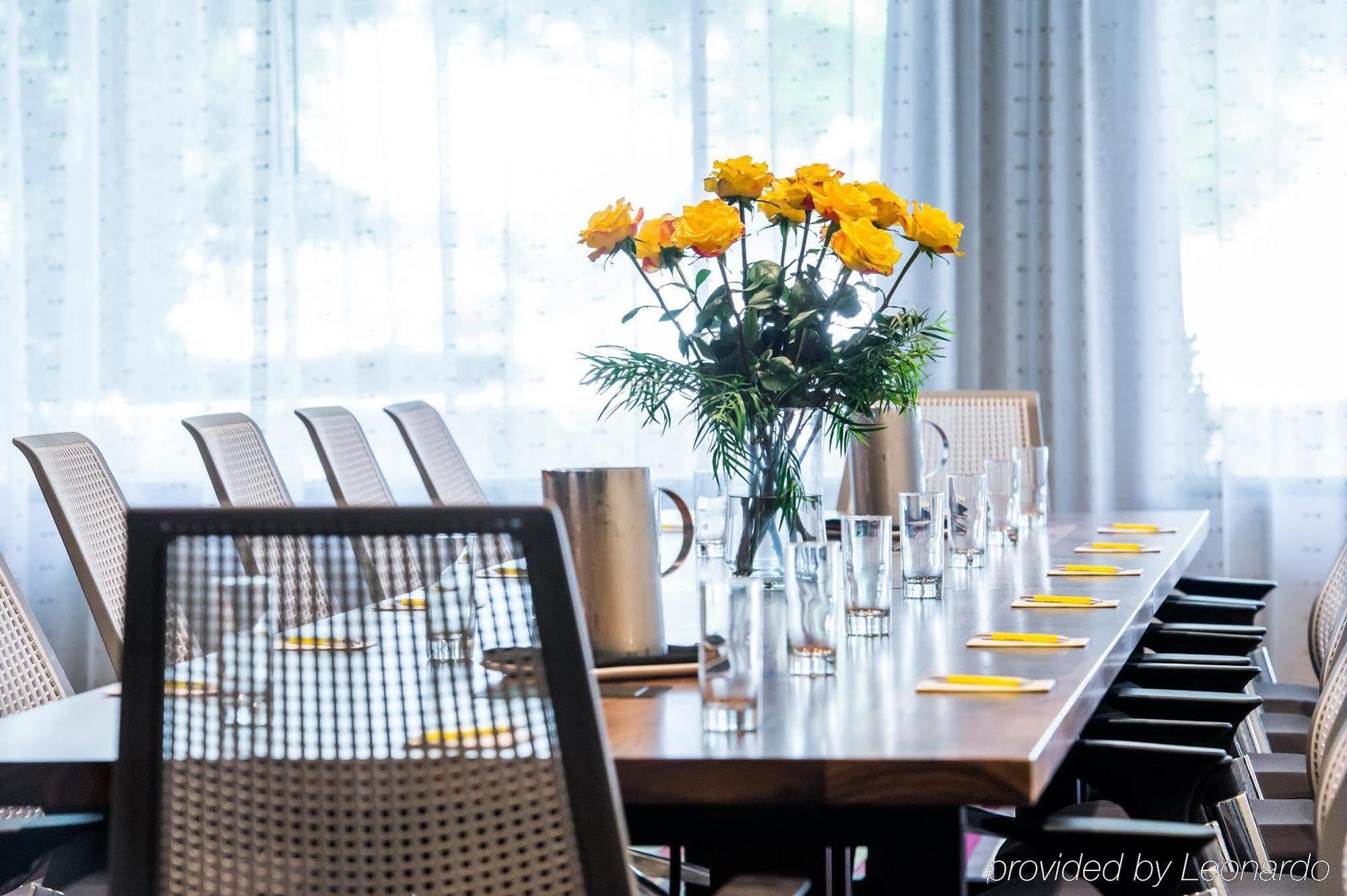 Staypineapple, Rose, Downtown 4* Portland